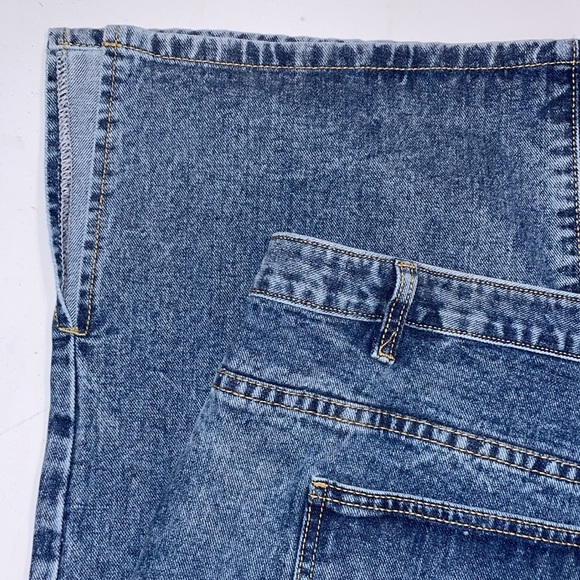 PrettyLittleThing Plus Vintage Wash Split Hem Jeans - Picture 9 of 9